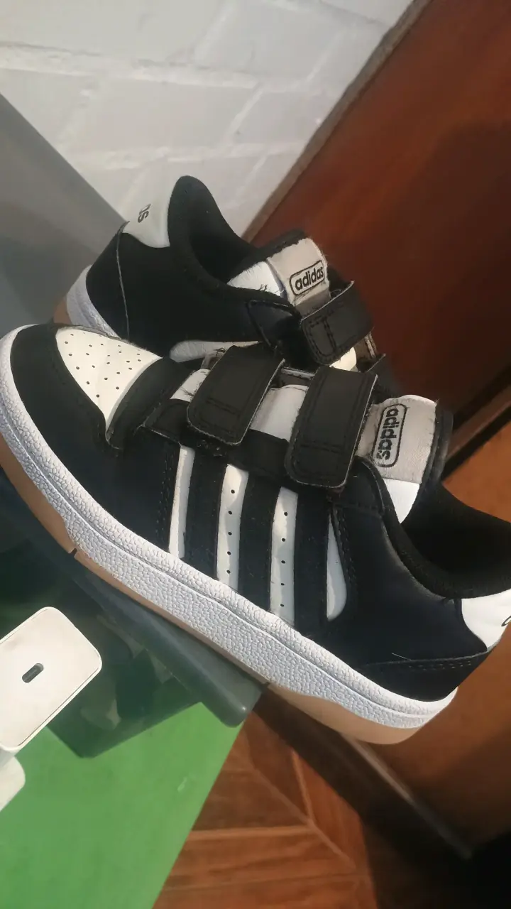 Zapatillas deportivas para niños Puma negras y rojas - 2