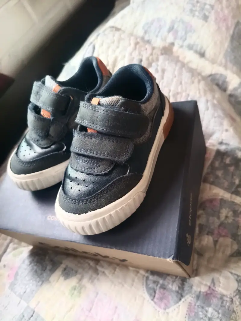 Zapatillas deportivas para niños Puma negras y rojas - 5