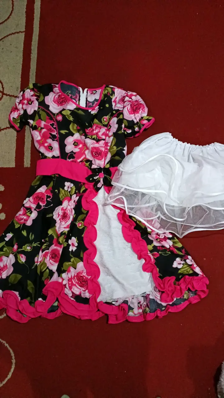 Vestido floral para niña con volantes - 2