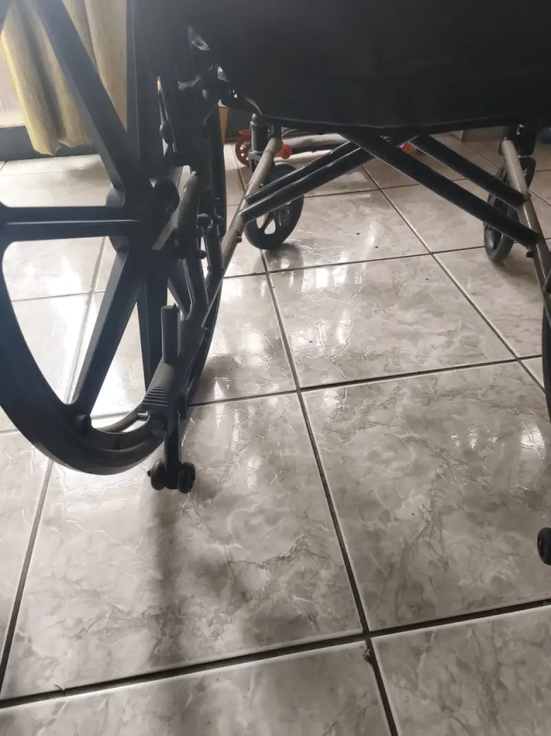Silla de Ruedas Blunding Plegable Negra - 3