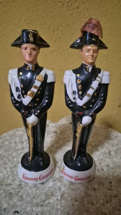 Figuras decorativas de licor Galliano - miniatura 1