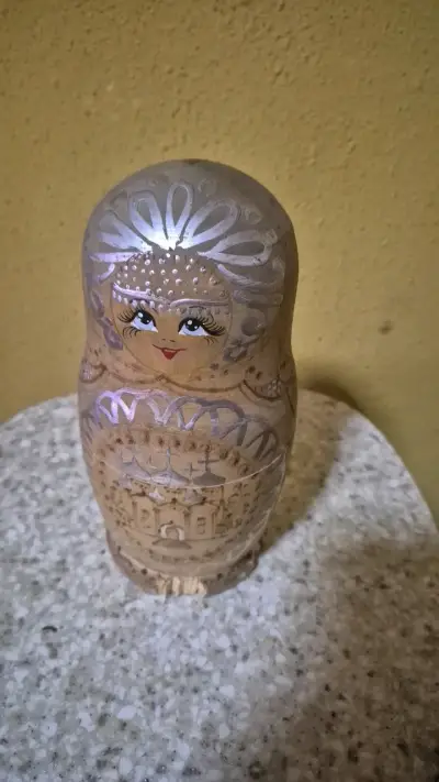 Muñeca Matrioska Rusa Tallada a Mano - miniatura 2
