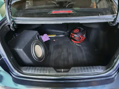 Auto Kia con motor en buen estado y sistema Android - miniatura 4