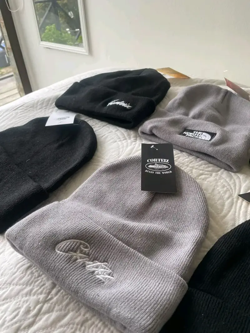 Set de gorros de lana Nike y The North Face - 3