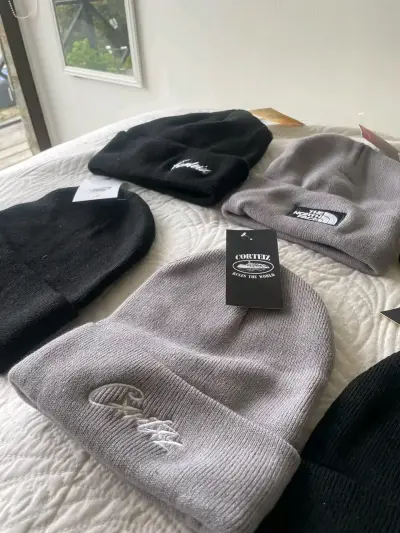 Set de gorros de lana Nike y The North Face - miniatura 3