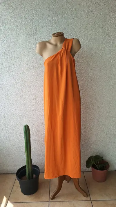 Vestido largo naranja de un solo hombro - miniatura 1