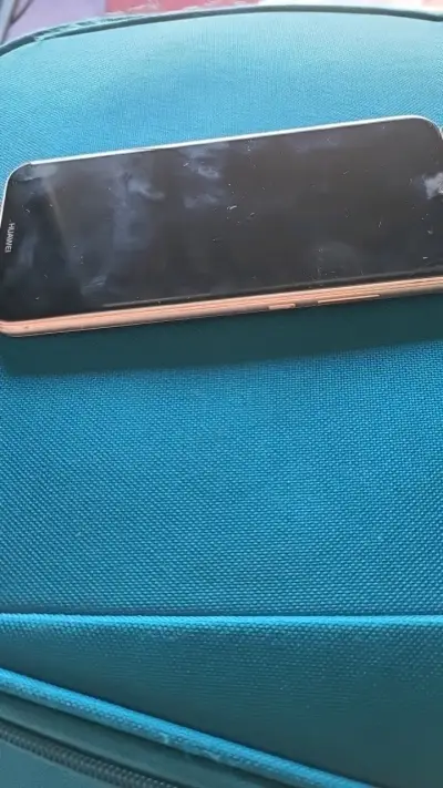 Smartphone Huawei con cámara dual y lector de huellas - miniatura 4