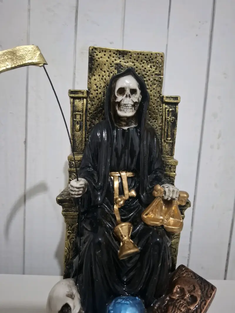 Figura de Santa Muerte negra 38 cm en trono - 2