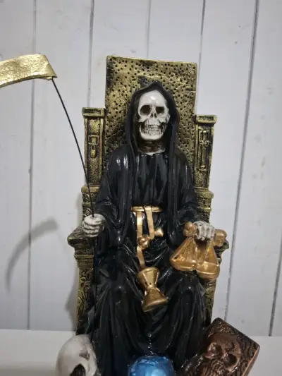Figura de Santa Muerte negra 38 cm en trono - miniatura 2