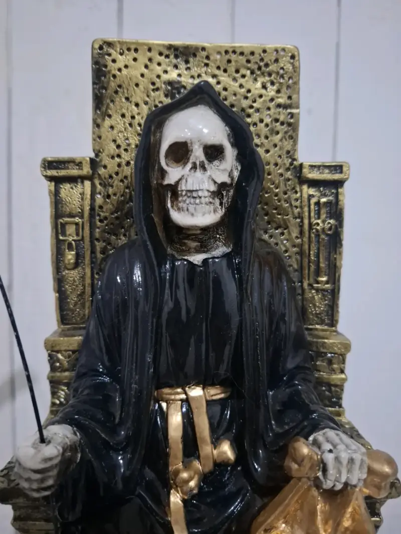 Figura de Santa Muerte negra 38 cm en trono - 3