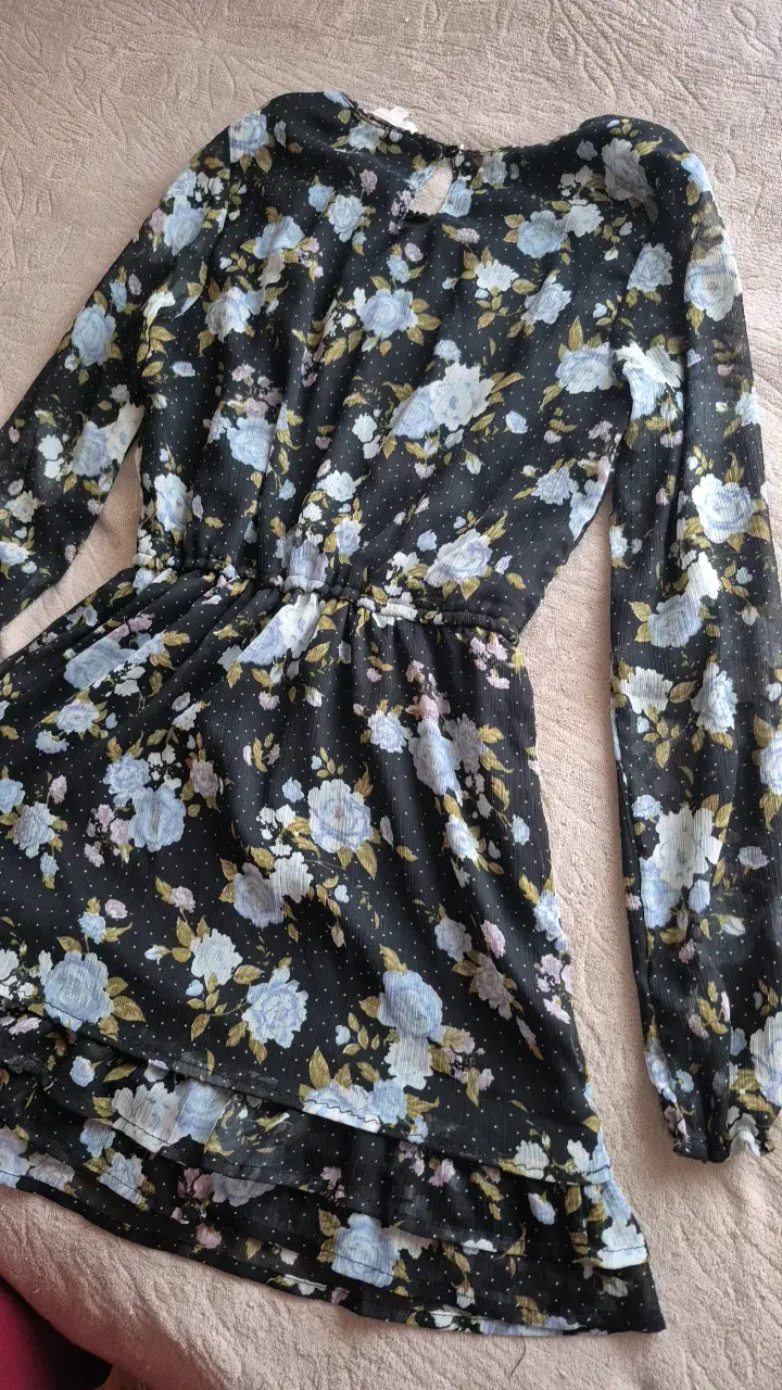 Vestido floral negro con mangas largas - 2