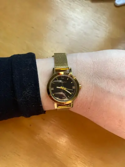 Reloj dorado con correa metálica SIN PILAS - miniatura 4