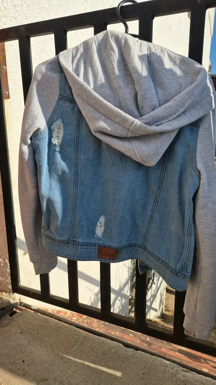 Chaqueta de mezclilla con capucha gris - 2
