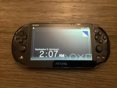 Consola portátil Sony PS Vita en buen estado - miniatura 2