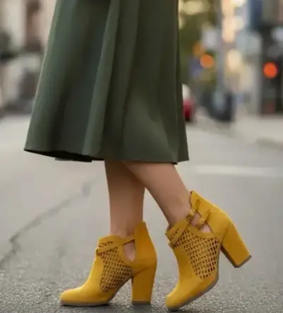 Botines mostaza de tacón alto con diseño cala - miniatura 2