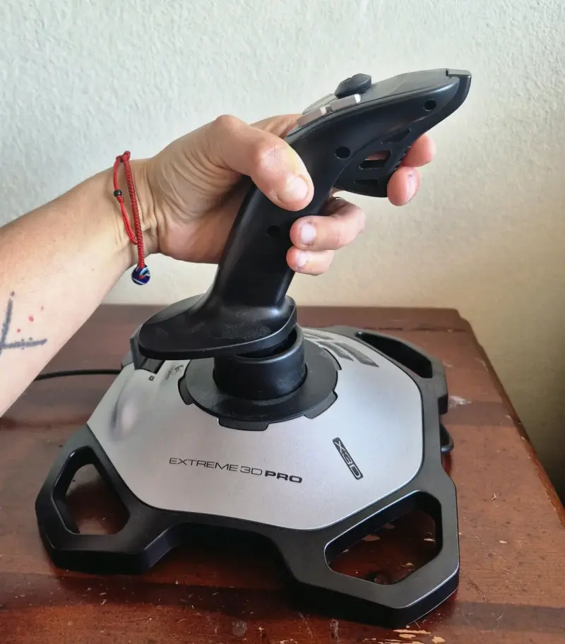 Joystick Logitech Extreme 3D Pro para juegos - 1