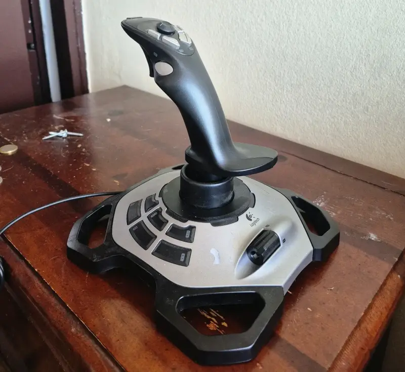 Joystick Logitech Extreme 3D Pro para juegos - 2