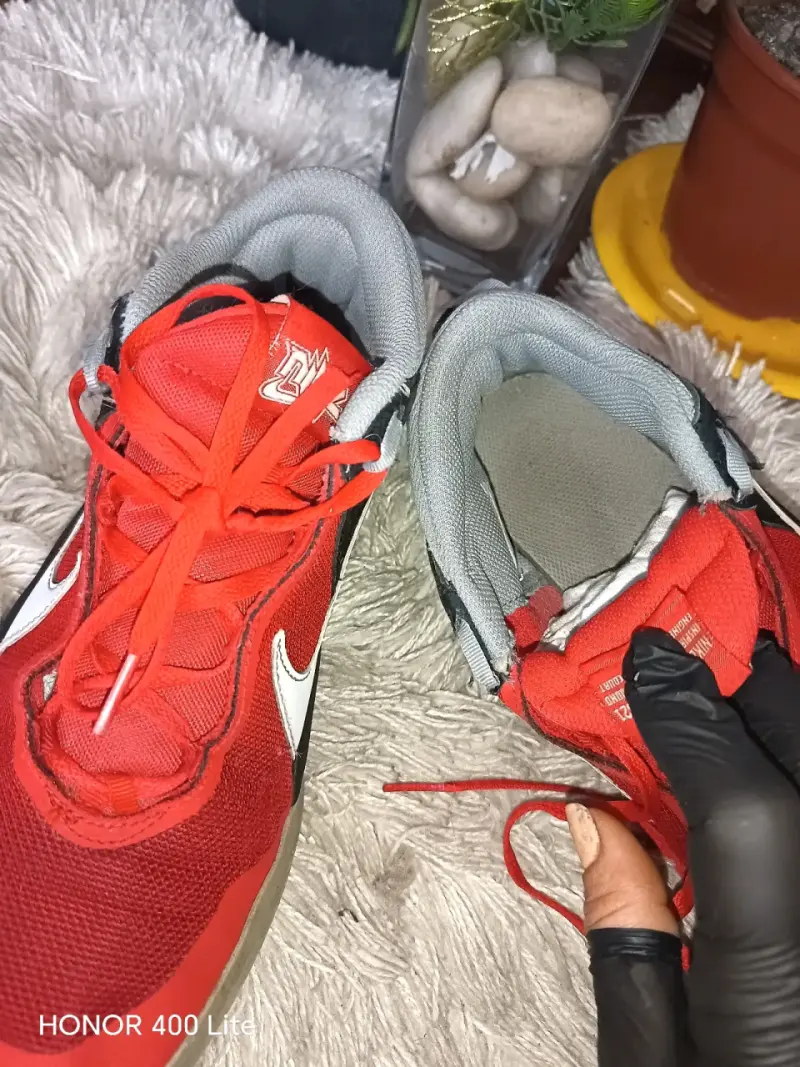 Zapatillas deportivas Nike rojas y negras - 3