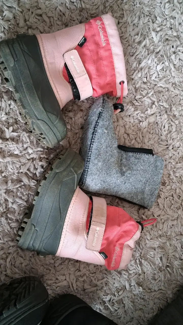 Botas de nieve Columbia para niños rosadas