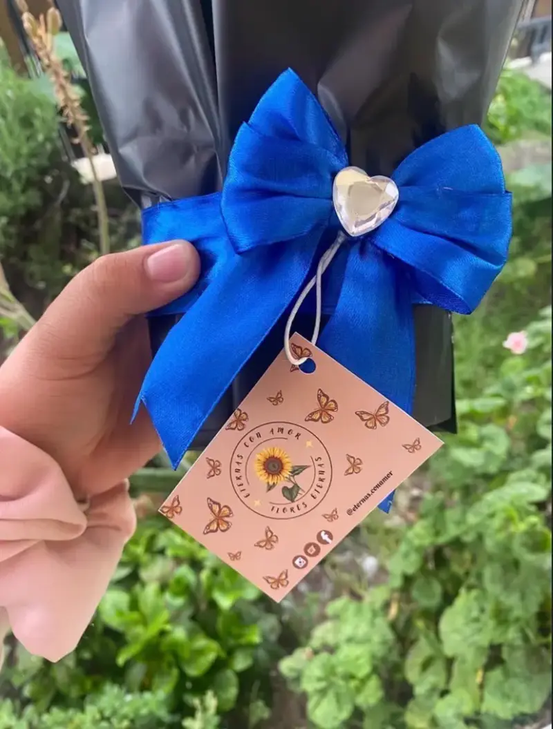 Ramo de rosas y dalias eternas con mariposas dec - 4