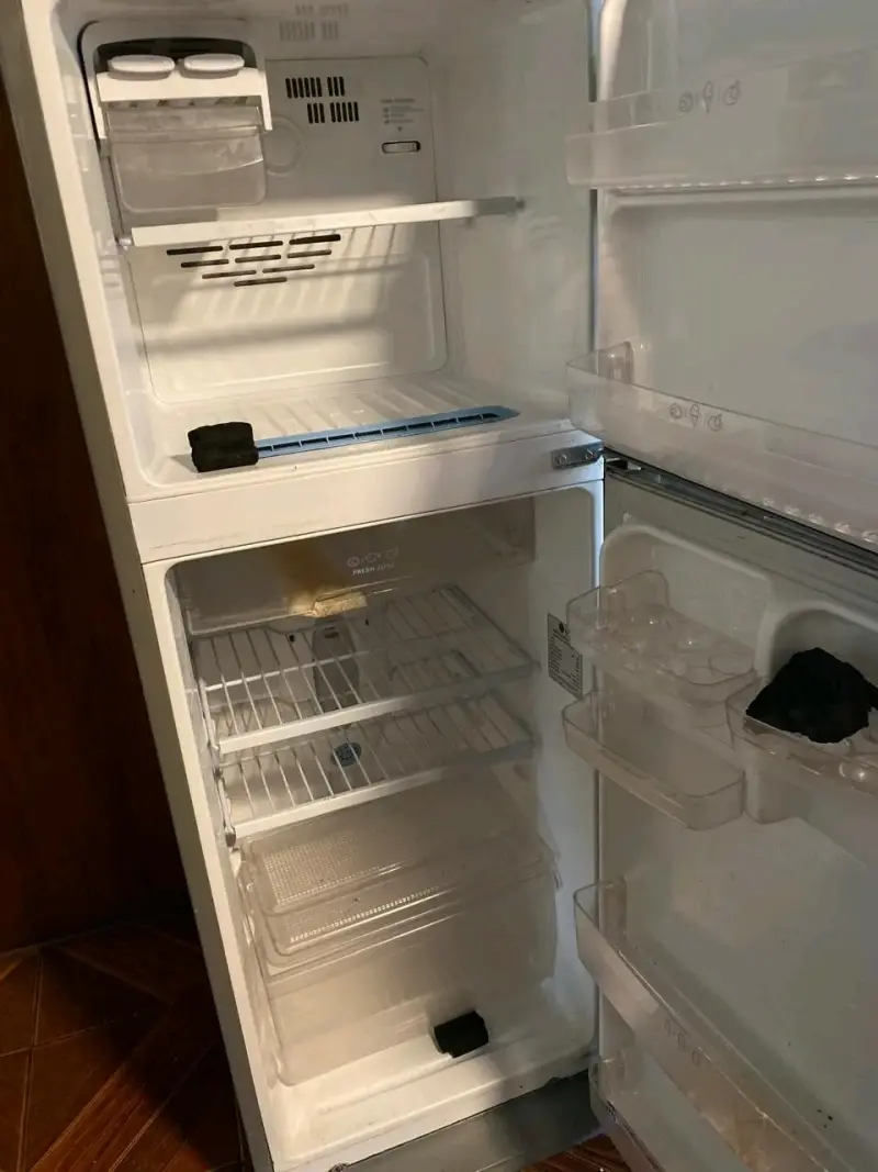 Refrigerador LG de dos puertas en buen estado - 2