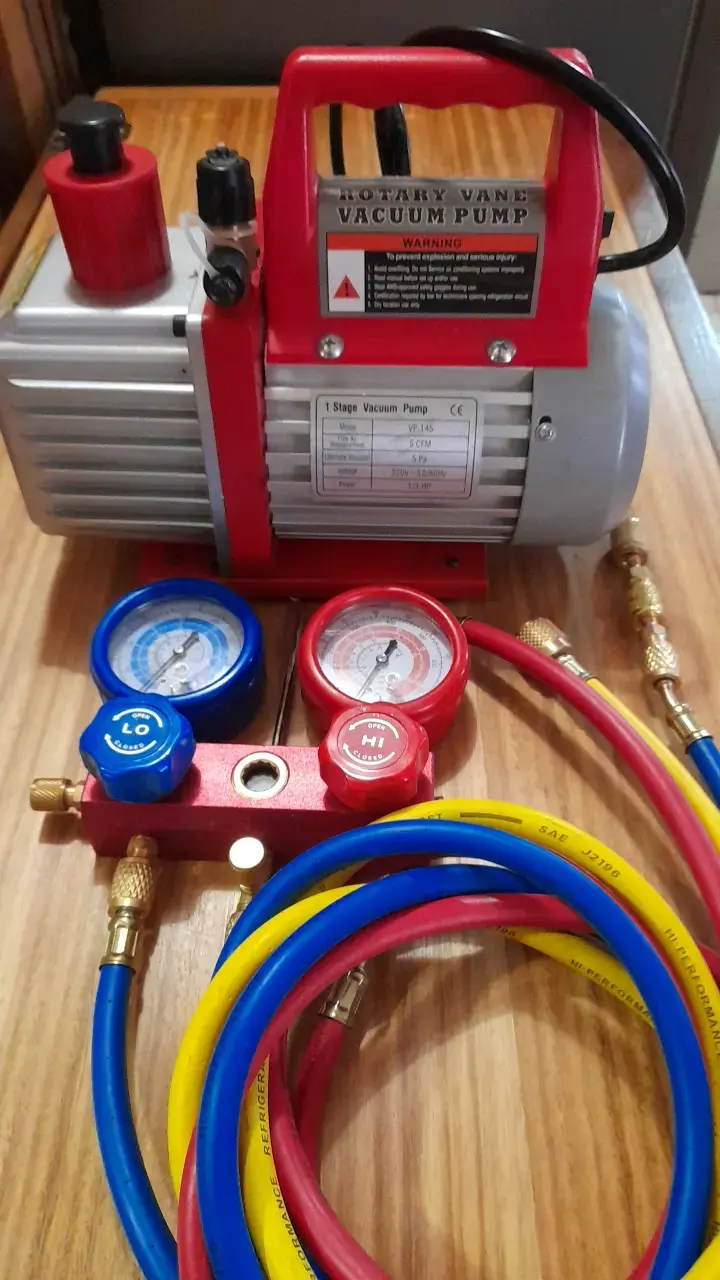 Bomba de vacío rotativa con manómetros y mangueras - 1