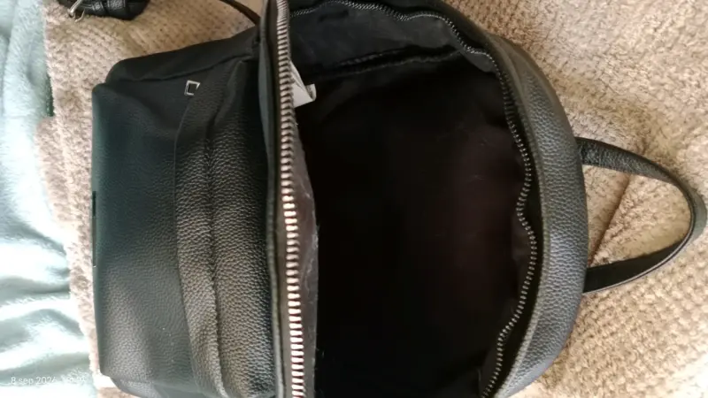 Mochila negra de cuero sintético elegante - 5