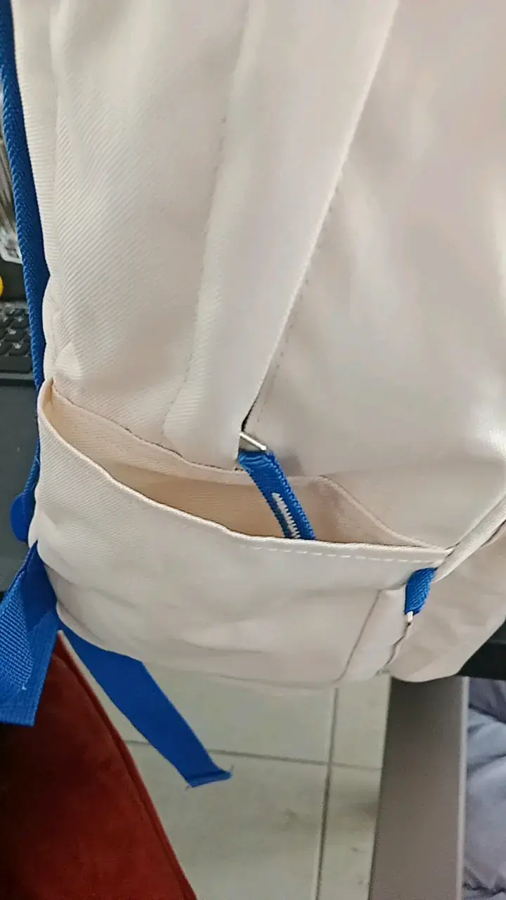 Mochila beige con detalles azules - 2