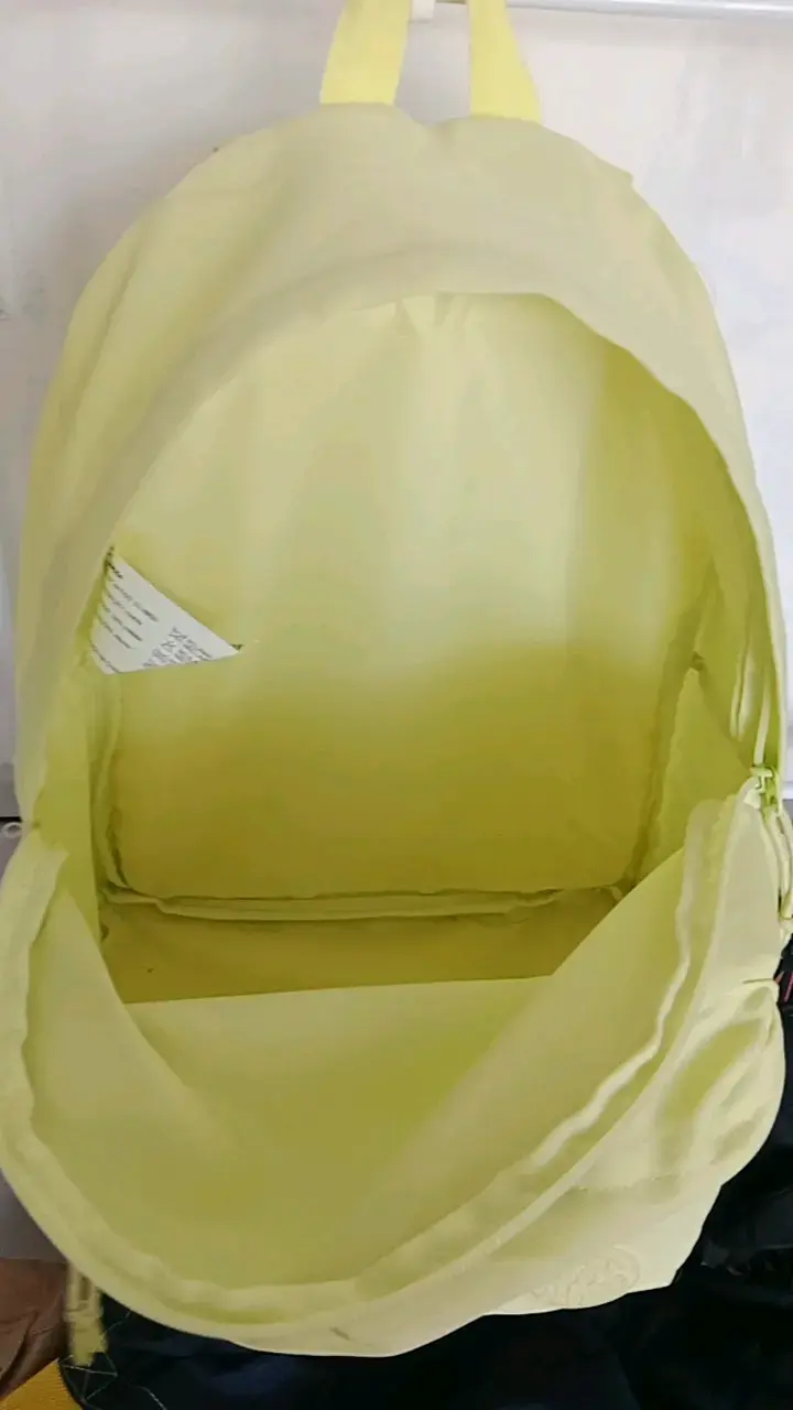Mochila amarilla unisex con amplio compartimento - 3