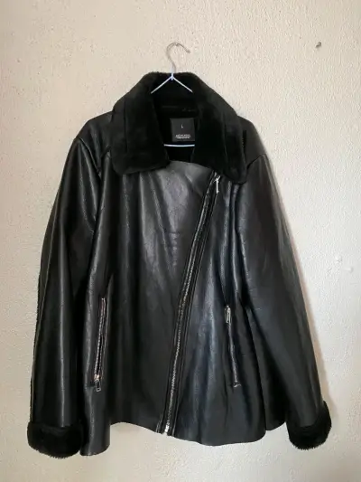Chaqueta de cuero negra con forro de piel sintética - miniatura 1