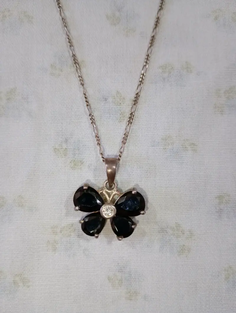 Collar Mariposa Negra – Diseño Elegante - 1