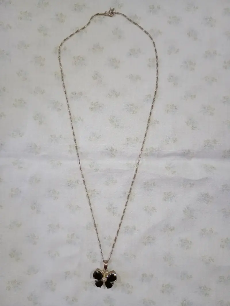 Collar Mariposa Negra – Diseño Elegante - 2