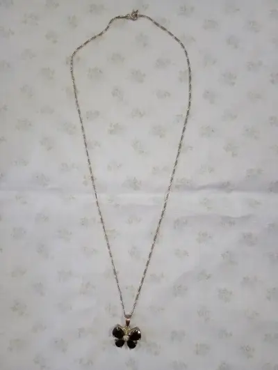 Collar Mariposa Negra – Diseño Elegante - miniatura 2