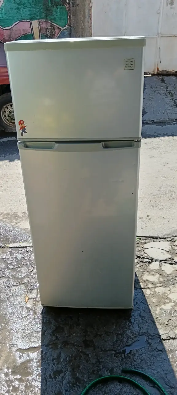 Refrigerador Daewoo de dos puertas - 1
