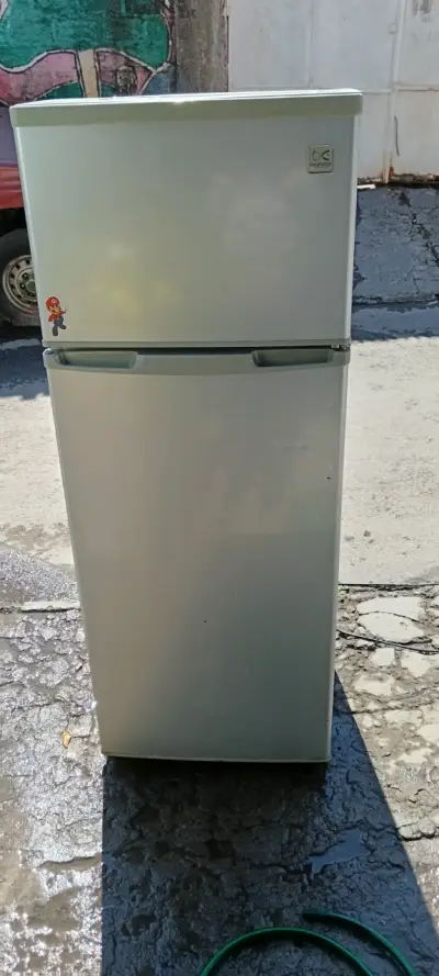 Refrigerador Daewoo de dos puertas - miniatura 1