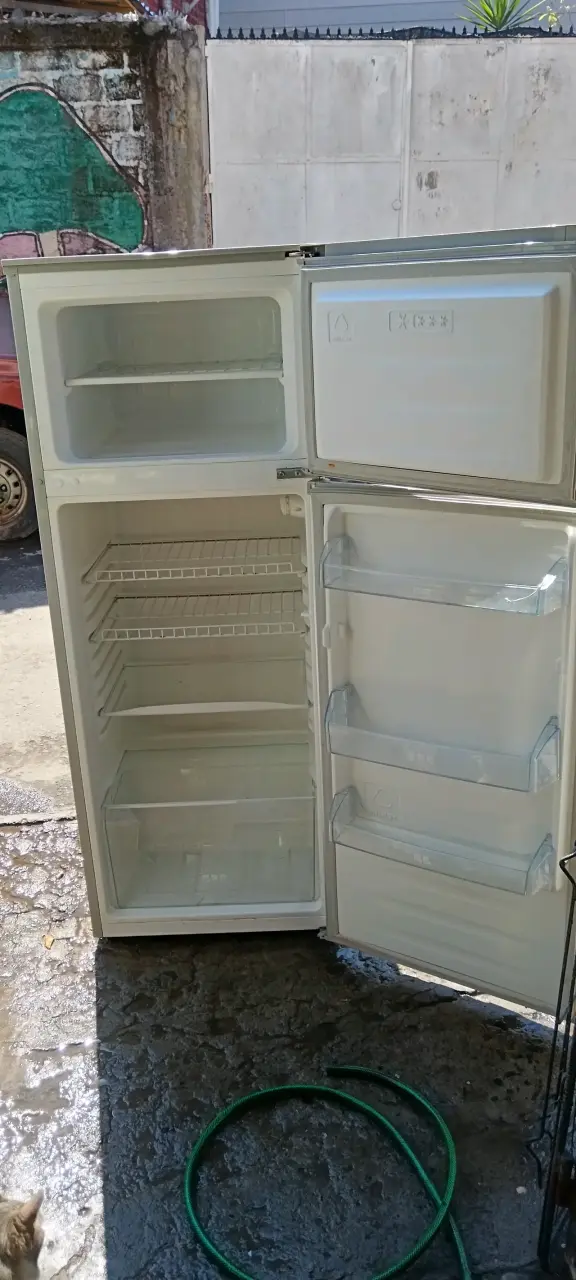 Refrigerador Daewoo de dos puertas - 2