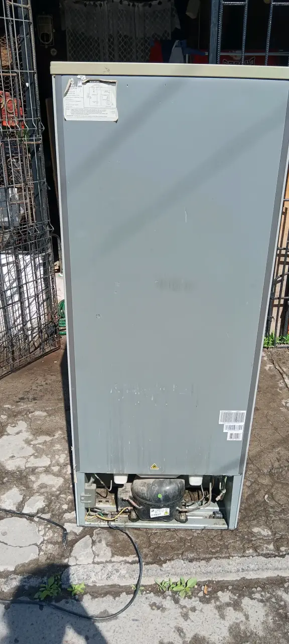 Refrigerador Daewoo de dos puertas - 4
