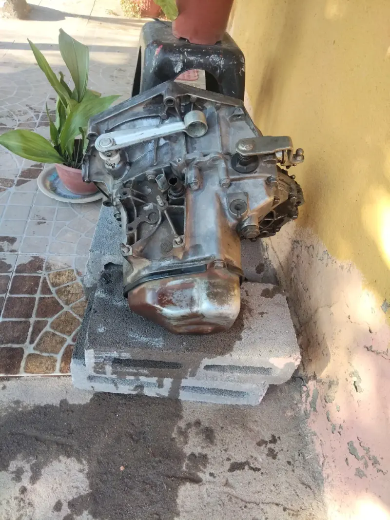 Caja de cambios manual usada para auto. - 1