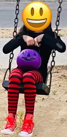 Disfraz de Vampiro para Niña con Chaleco Rojo - miniatura 4