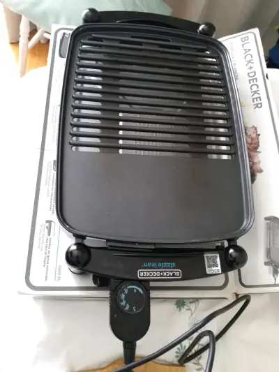 Parrilla eléctrica Black+Decker con superficie antiadherente - miniatura 1