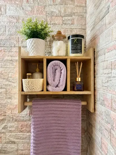 Estante de madera para baño con toallero - miniatura 1