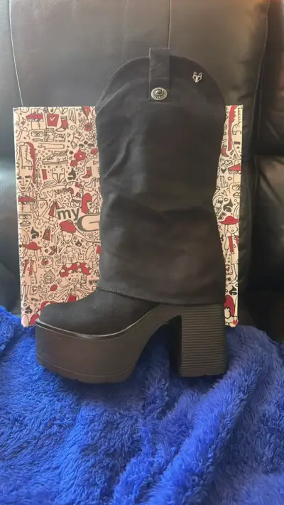 Botas negras de plataforma alta  mujer casi nuevas - miniatura 1