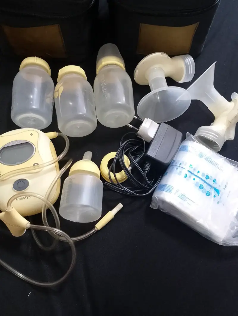 Extractor de leche eléctrico Medela Freestyle con accesorios - 2