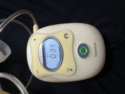 Extractor de leche eléctrico Medela Freestyle con accesorios - miniatura 4