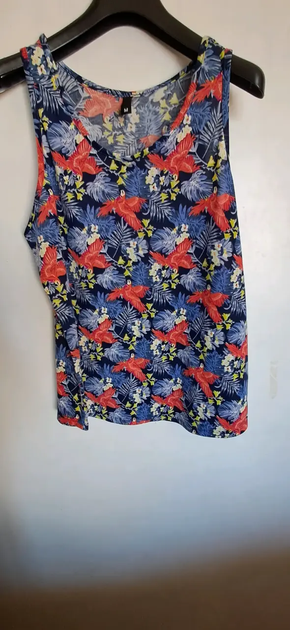Polera sin mangas estampado tropical - 1