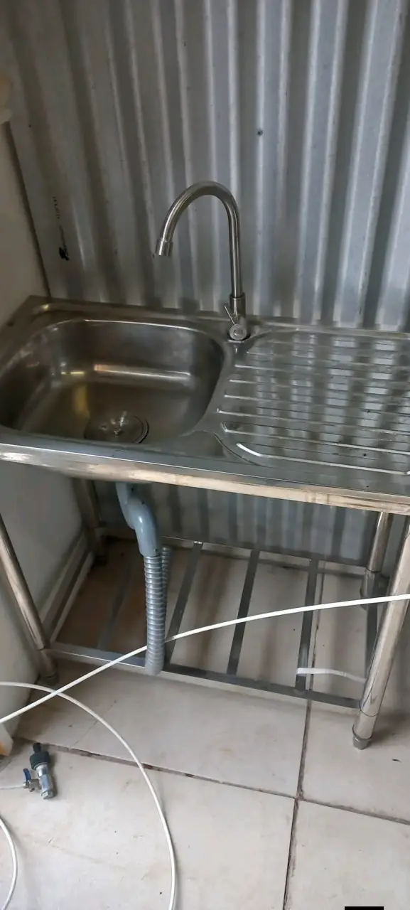 Lavaplatos de acero inoxidable con escurridor