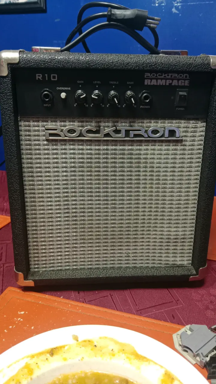 Amplificador Rocktron Rampage R10 para guitarra