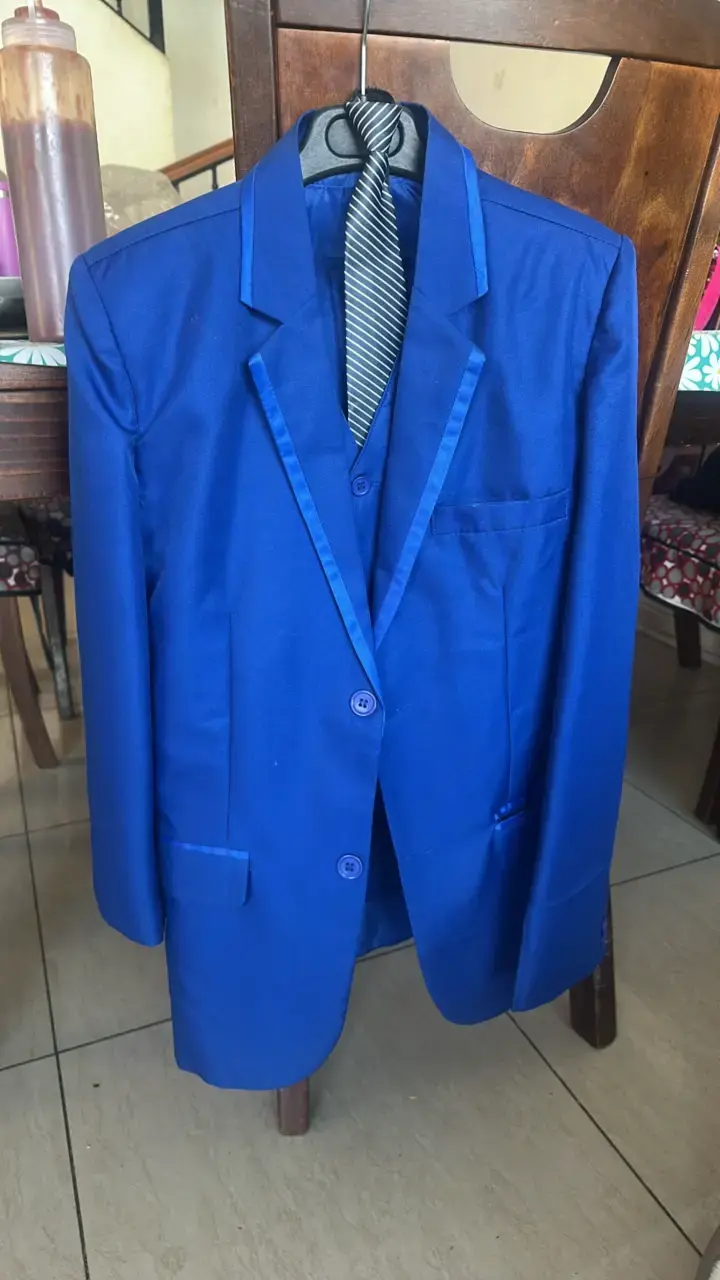 Traje azul para niño con corbata, modelo slim - 1