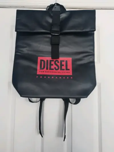 Mochila negra Diesel con logo rojo - miniatura 6