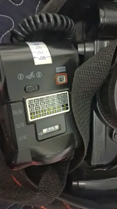 Cámara de video vintage con lente focus free antig - miniatura 3